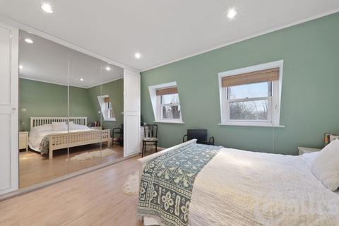 6 View Crescent, London, N8 8RW