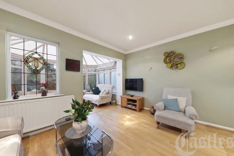 6 View Crescent, London, N8 8RW