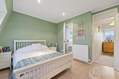 6 View Crescent, London, N8 8RW