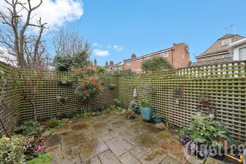 6 View Crescent, London, N8 8RW