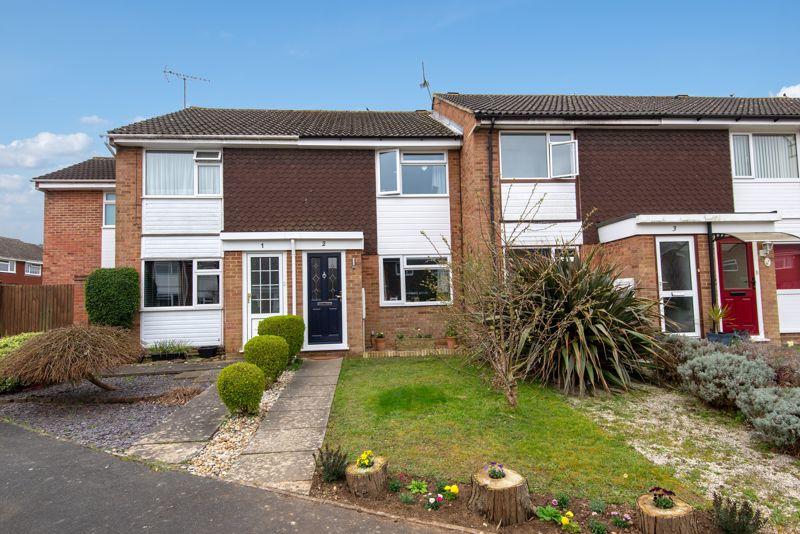Barnsnap Close, Horsham 2 bed terraced house £300,000