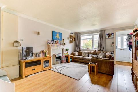 2 Barnsnap Close, Horsham, RH12 5XY