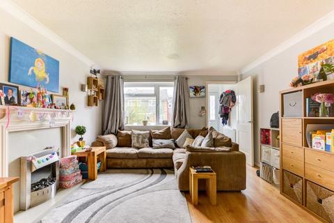 2 Barnsnap Close, Horsham, RH12 5XY