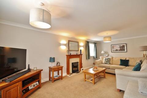 20 Barrington Close, Witney, OX28 5FL