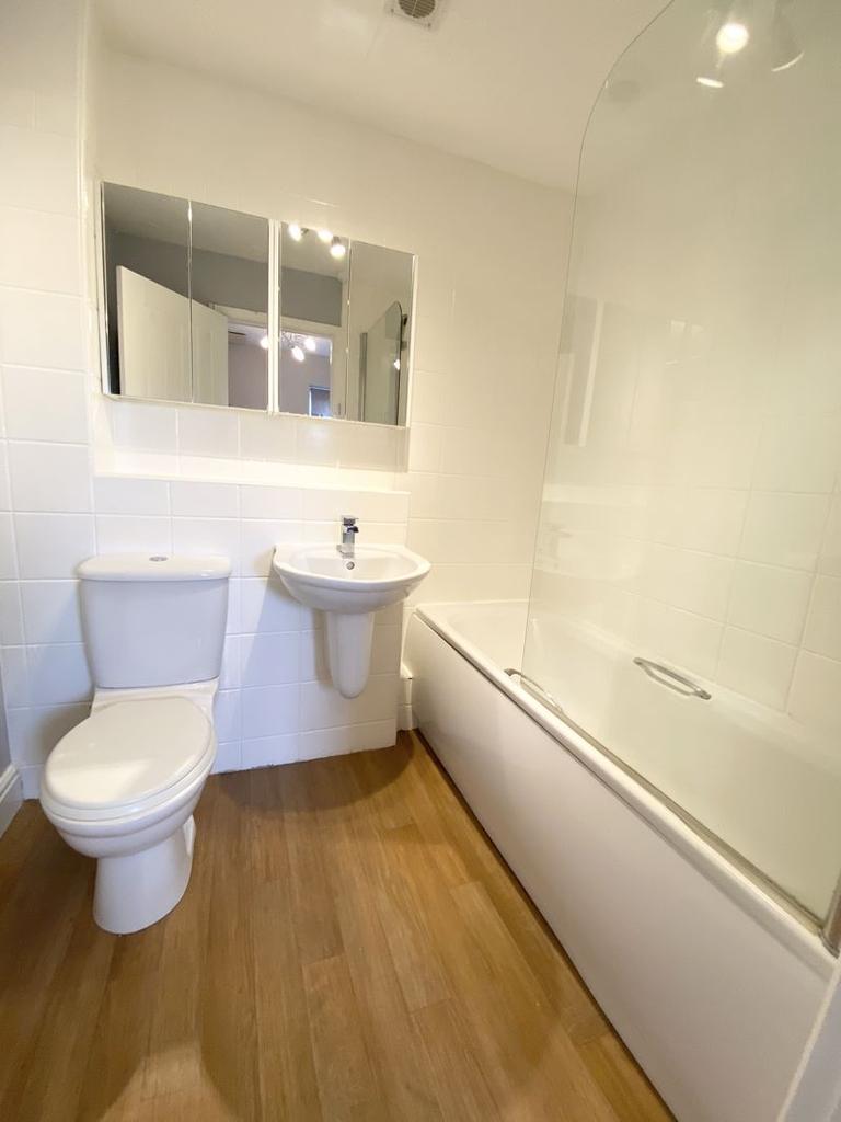 Hazeldene Close, Ivybridge 2 bed house £750 pcm (£173 pw)