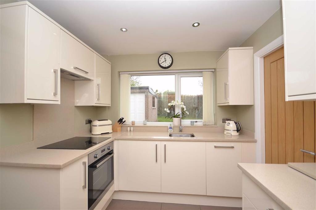 Flats Lane, Barwick In Elmet, Leeds, LS15 3 bed semidetached house £