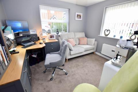 81 Lyons Drive, Coventry, CV5 9PN