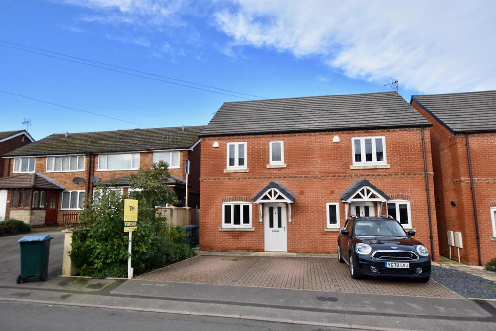The Wardens Avenue, Allesley Village... 3 bed semidetached house £