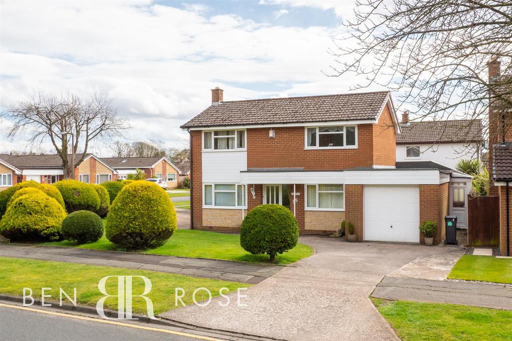 Dalehead Road, Leyland 3 bed detached house £300,000