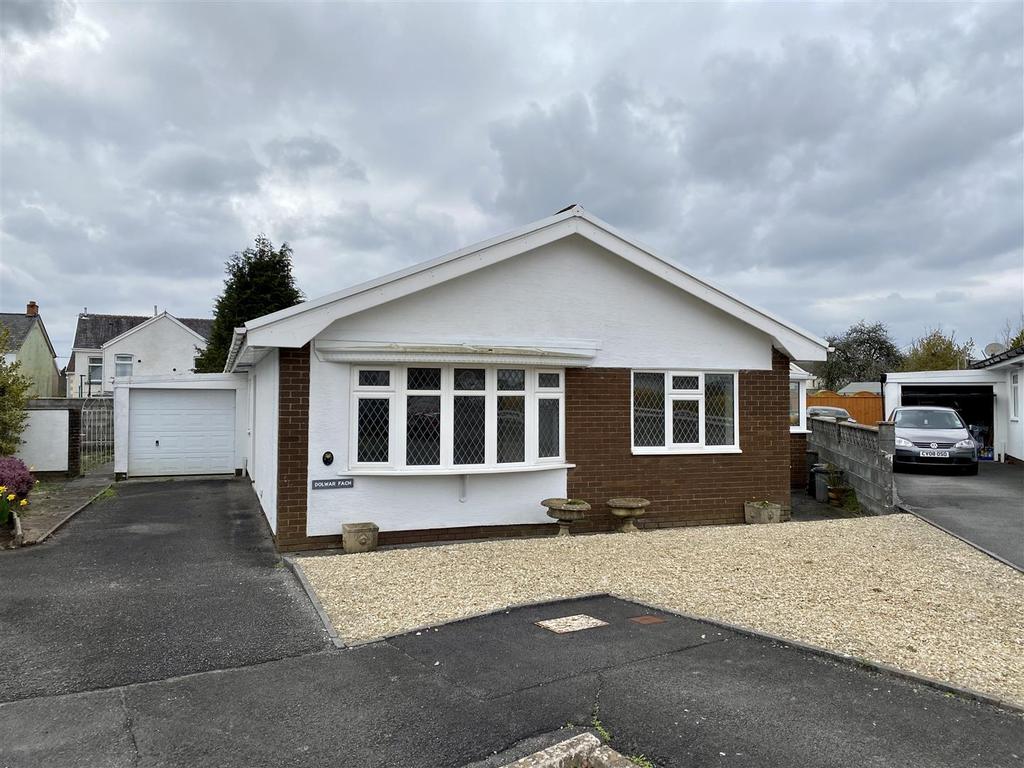 Llwyn Y Bryn, Ammanford 3 bed detached bungalow £195,000
