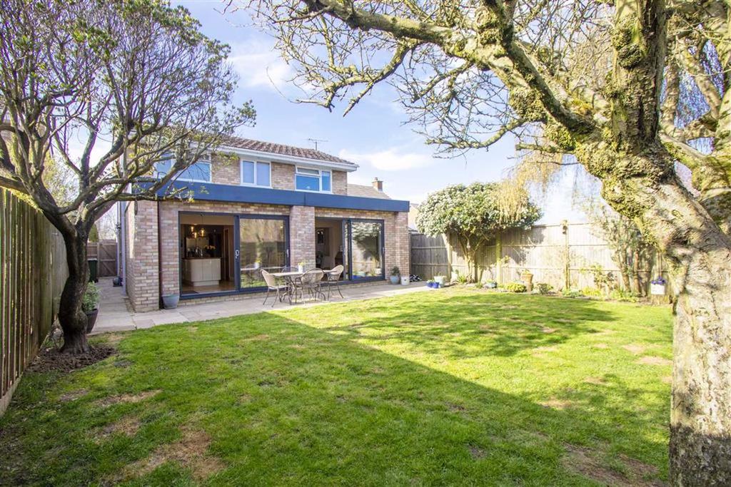 Windmill Hill Drive, Bletchley... 4 bed detached house £550,000