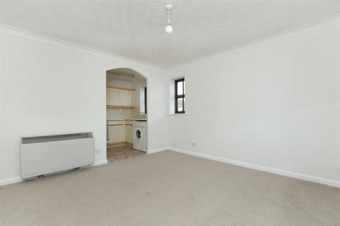 1 bedroom flat for sale, Gorse Meade, Cippenham