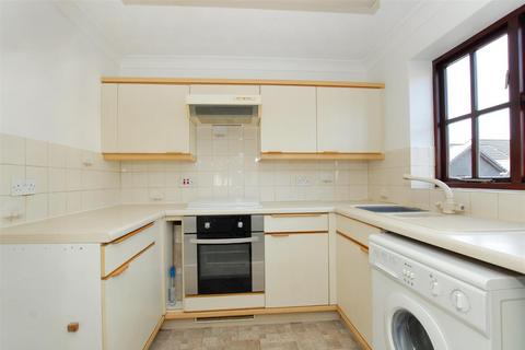 1 bedroom flat for sale, Gorse Meade, Cippenham