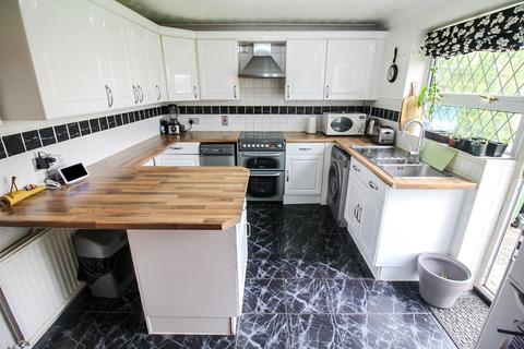 24 Addiscombe Chase, Tilehurst, Reading, RG31 6FH