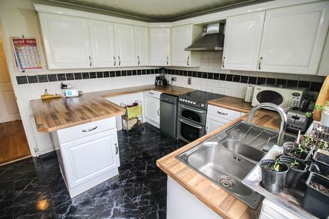 24 Addiscombe Chase, Tilehurst, Reading, RG31 6FH