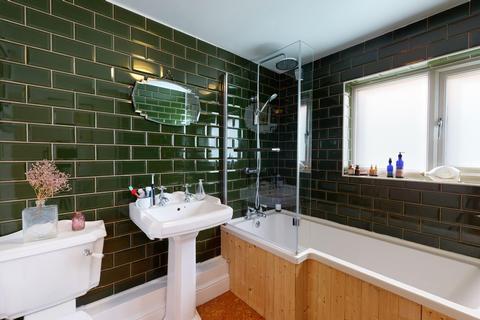 15 Bournemouth Road, Folkestone, CT19 5BA