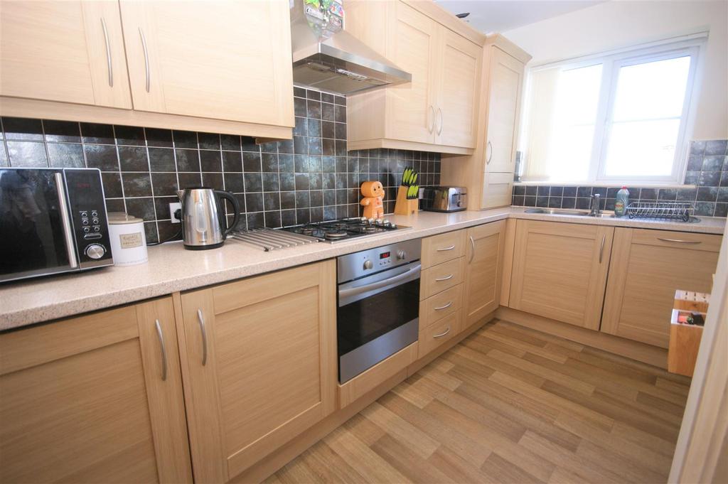 Highgate Mill Fold, Queensbury, Bradford 3 bed townhouse £145,000