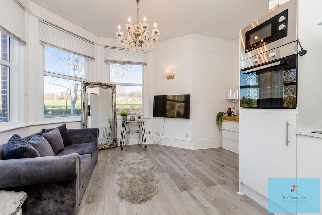 Old Shoreham Road, Hove, BN3 1 bed flat £250,000