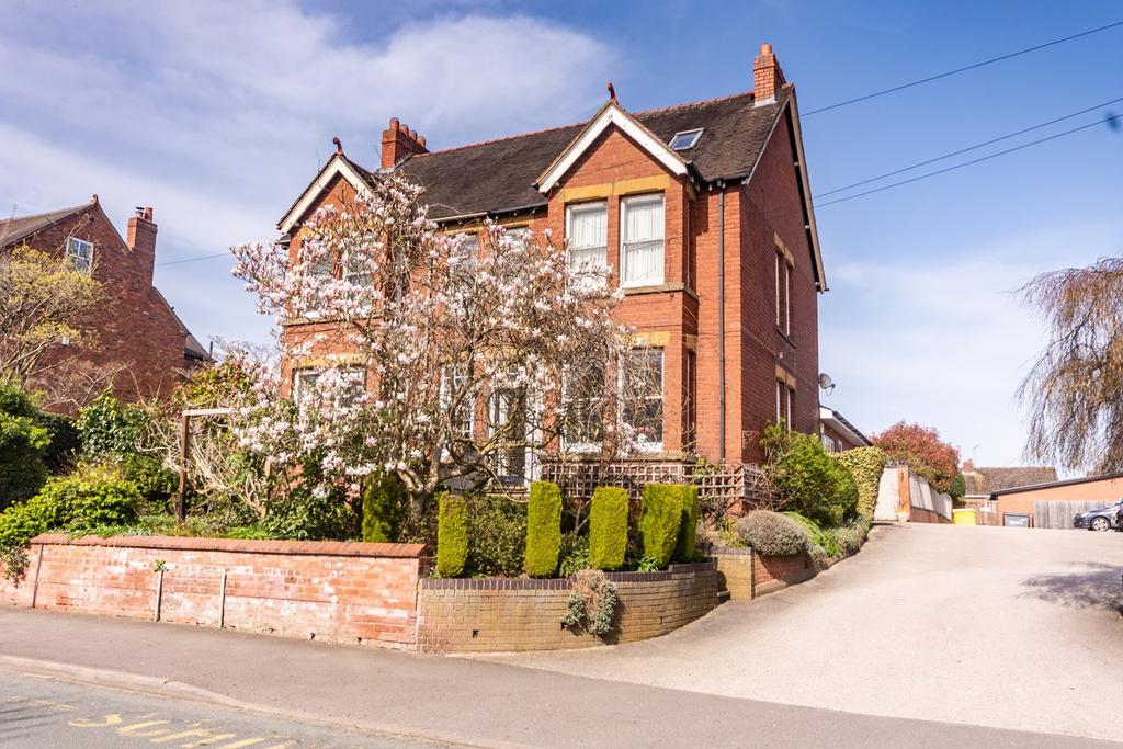 Beacon Street, Lichfield, WS13 4 bed semidetached house £550,000