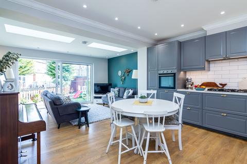 36 Broomside Terrace, Edinburgh, EH12 7LZ