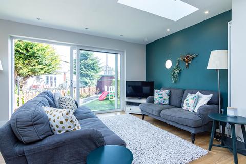 36 Broomside Terrace, Edinburgh, EH12 7LZ