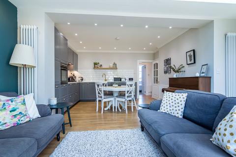 36 Broomside Terrace, Edinburgh, EH12 7LZ