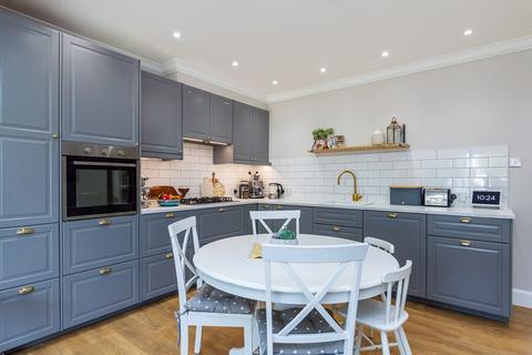 36 Broomside Terrace, Edinburgh, EH12 7LZ