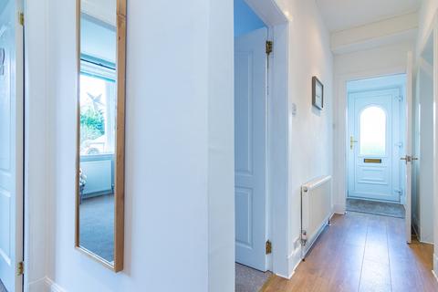 36 Broomside Terrace, Edinburgh, EH12 7LZ