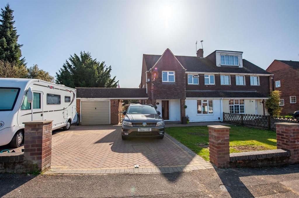 Sycamore Drive, Aylesford 4 bed semidetached house £450,000