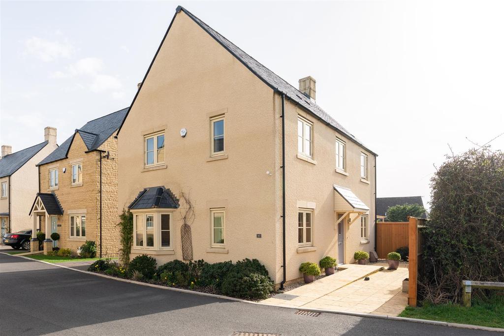 The Furrows, BourtonOnTheWater... 4 bed detached house £485,000