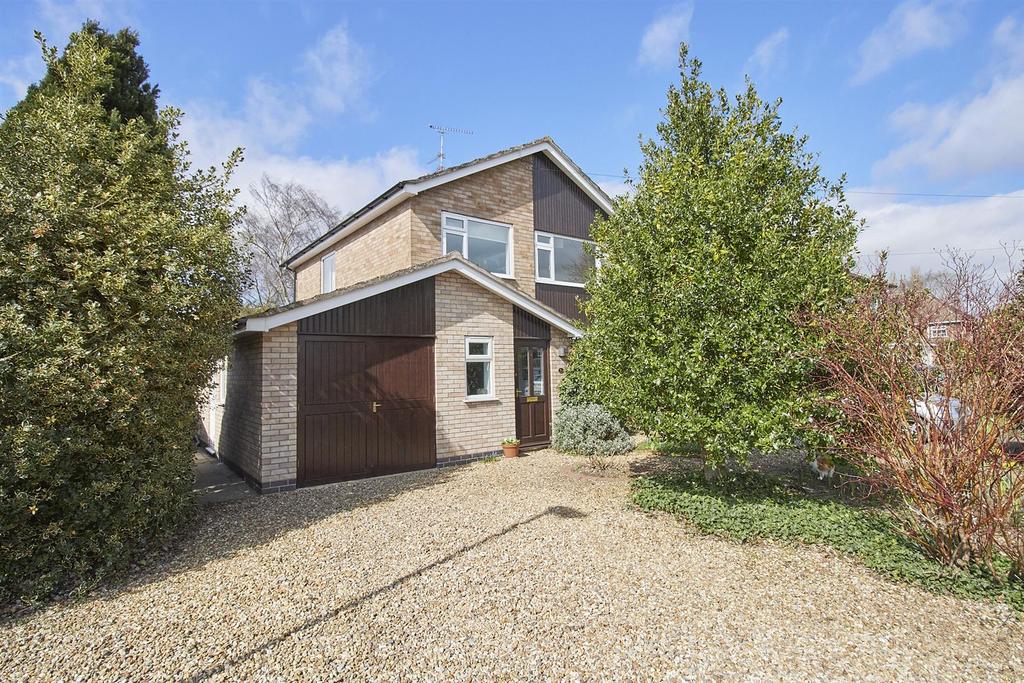 Winchester Drive, Burbage 4 bed detached house £400,000