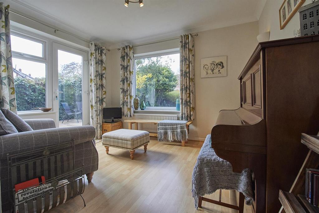 Winchester Drive, Burbage 4 bed detached house £400,000
