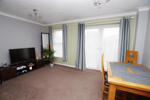 40 Pasture Close, Swindon, SN2 2UH