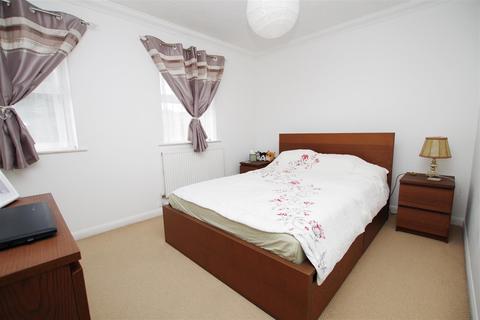 40 Pasture Close, Swindon, SN2 2UH