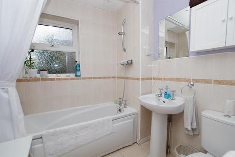 40 Pasture Close, Swindon, SN2 2UH