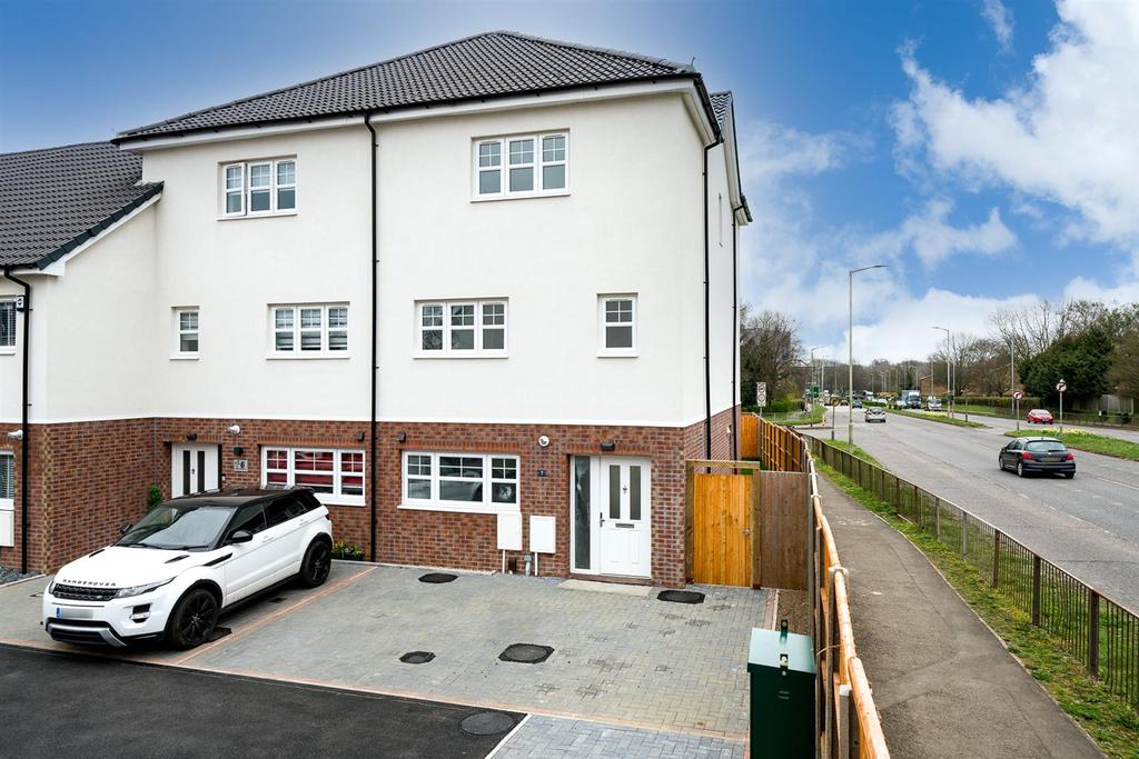 Leverstock Green Road, Hemel Hempstead 4 bed end of terrace house £