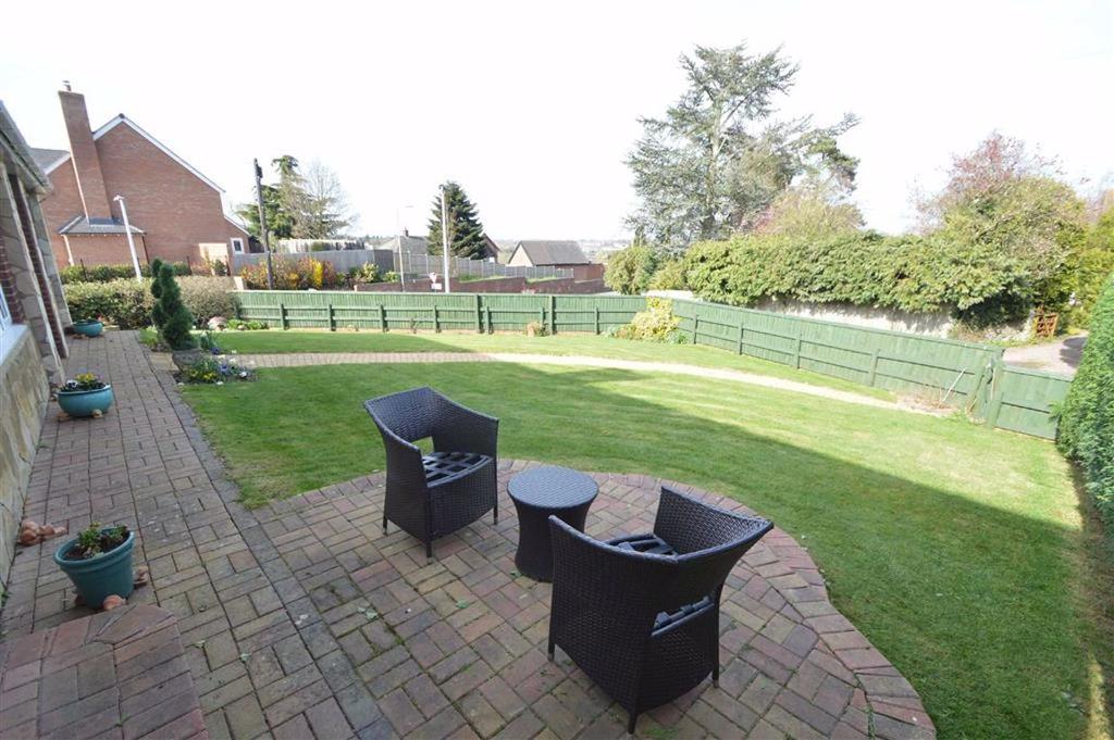 30, Pulley Lane, Bayston Hill, SY3 2 bed bungalow £305,000