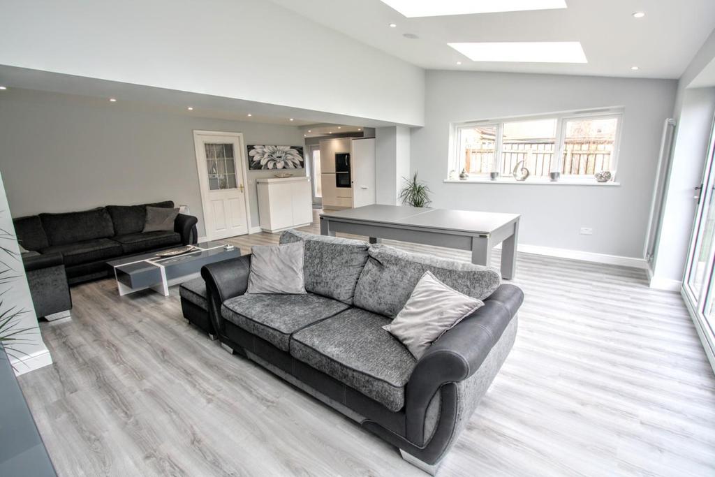 Dining/family room