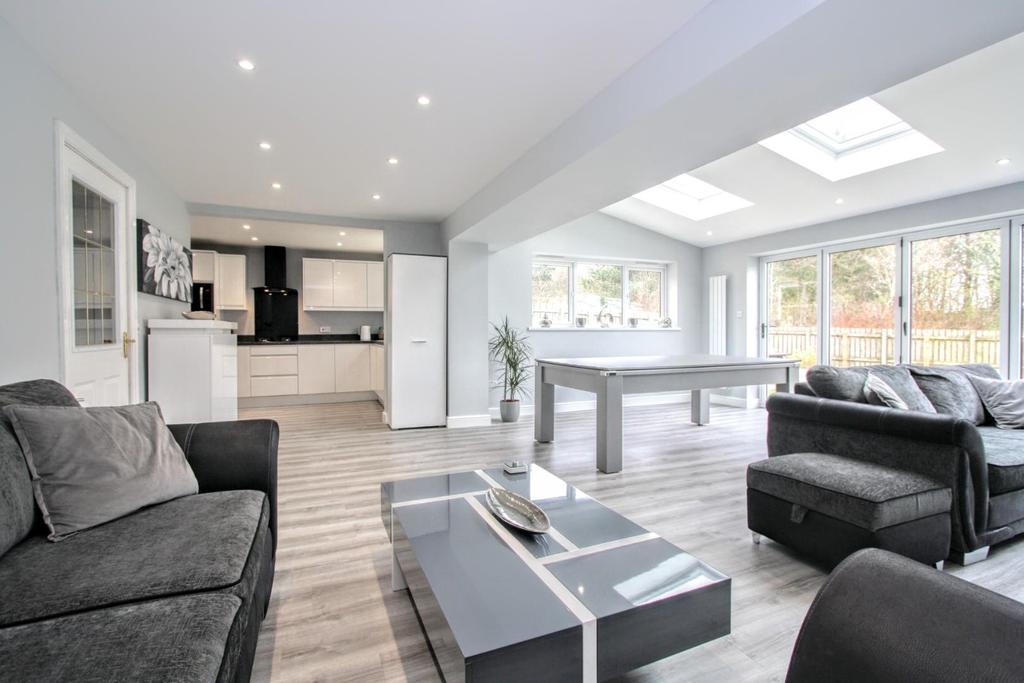 Dining/family room