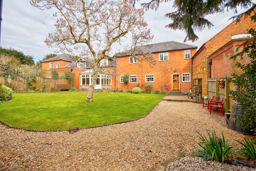 2 rear garden.jpg