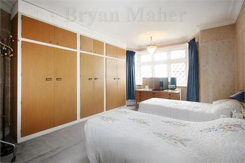 81 Shaftesbury Avenue, Kenton, Harrow, HA3 0RB