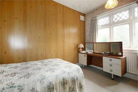 81 Shaftesbury Avenue, Kenton, Harrow, HA3 0RB