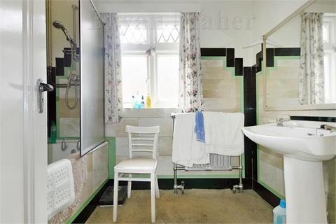 81 Shaftesbury Avenue, Kenton, Harrow, HA3 0RB