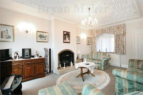 57 Shaftesbury Avenue, Kenton, Harrow, HA3 0RB