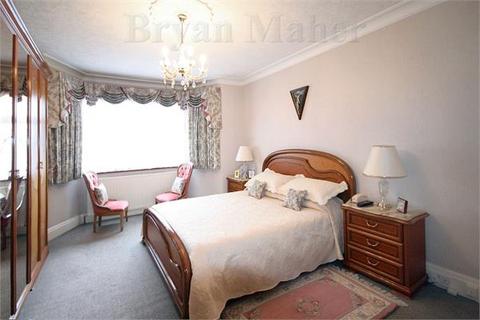 57 Shaftesbury Avenue, Kenton, Harrow, HA3 0RB