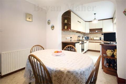 57 Shaftesbury Avenue, Kenton, Harrow, HA3 0RB