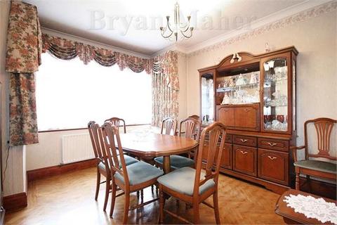 57 Shaftesbury Avenue, Kenton, Harrow, HA3 0RB