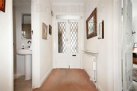 25 Ravenscroft Avenue, Wembley, HA9 9TJ