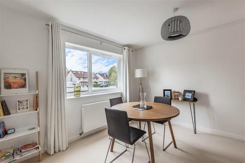 6 Crown Walk, Wembley, HA9 8HU