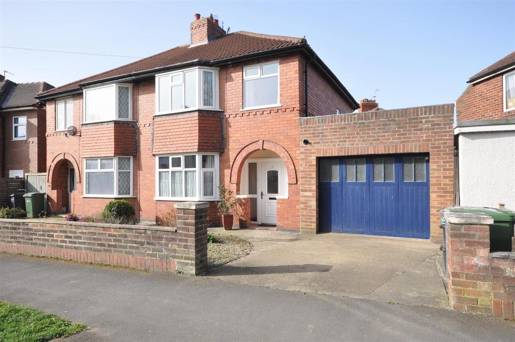 Burnholme Drive, York, YO31 0LJ 3 bed semidetached house £239,950
